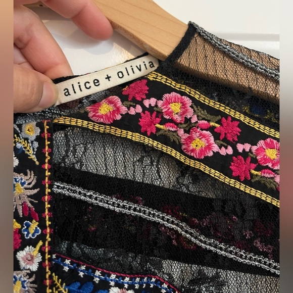 Alice + Olivia Larue Embroidered Slit-Sleeve Tip size XS - Picture 9 of 12
